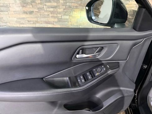 Certified 2025 Nissan Rogue SV image 8