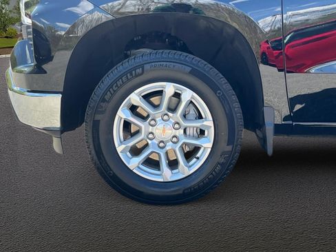 Used 2025 Chevrolet Silverado 1500 LT AWD/4WD image 12
