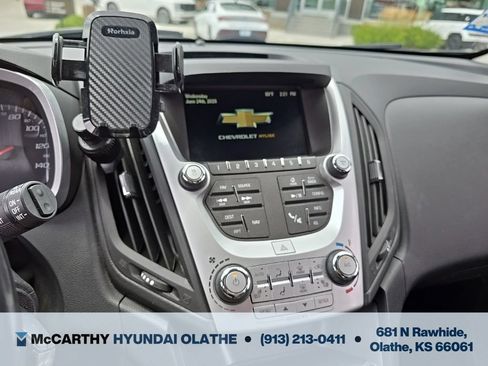 Used 2017 Chevrolet Equinox Premier w/ Enhanced Convenience Package AWD/4WD image 9