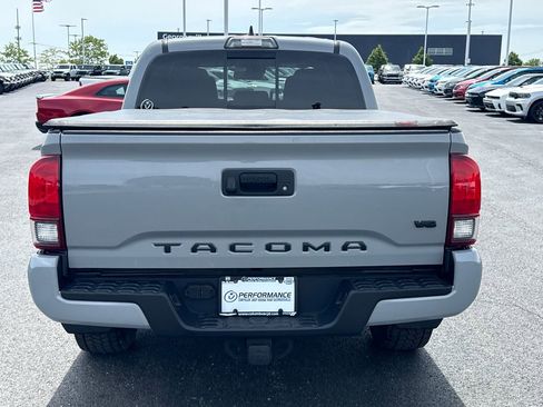 Used 2019 Toyota Tacoma TRD Off-Road AWD/4WD image 4