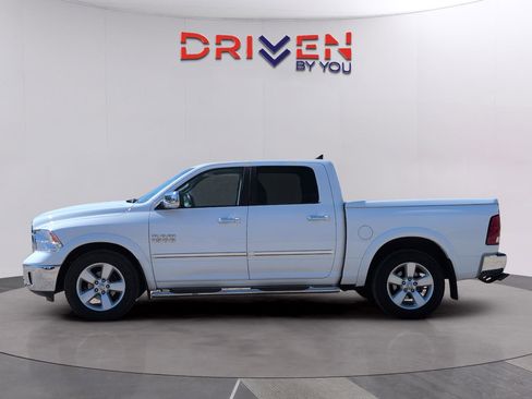Used 2018 RAM 1500 SLT image 2
