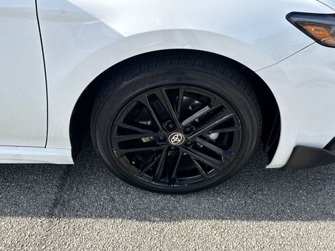 Used 2025 Toyota Camry SE image 12