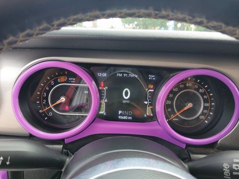 Used 2020 Jeep Wrangler Unlimited Sahara AWD/4WD image 11