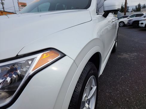 Used 2016 Volvo XC90 T5 Momentum image 32