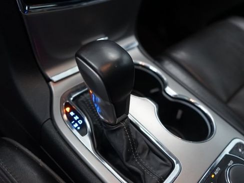 Used 2020 Jeep Grand Cherokee Overland AWD/4WD image 26