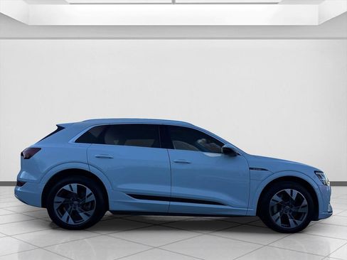 Used 2021 Audi e-tron Premium image 7