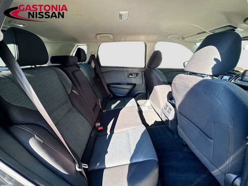 Used 2023 Nissan Rogue SV image 34