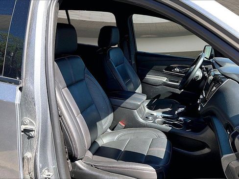 Used 2023 Chevrolet Traverse RS image 7