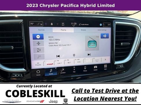 Used 2023 Chrysler Pacifica Limited FWD image 19