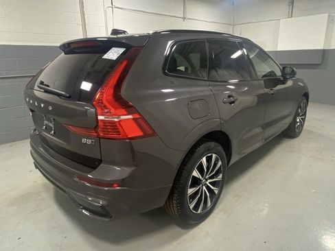 Used 2025 Volvo XC60 B5 Plus image 3