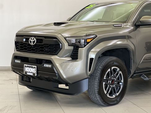 Used 2025 Toyota Tacoma TRD Sport w/ TRD Sport Premium Package AWD/4WD image 28