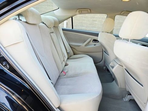 Used 2010 Toyota Camry LE image 17