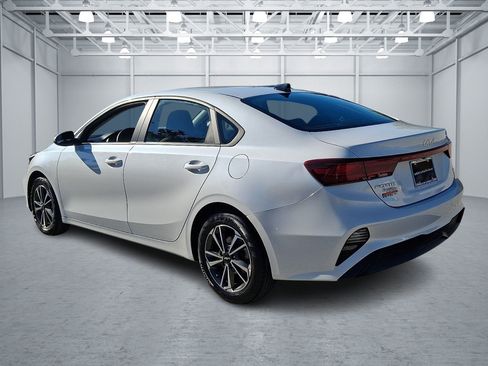Used 2024 Kia Forte LXS FWD image 3