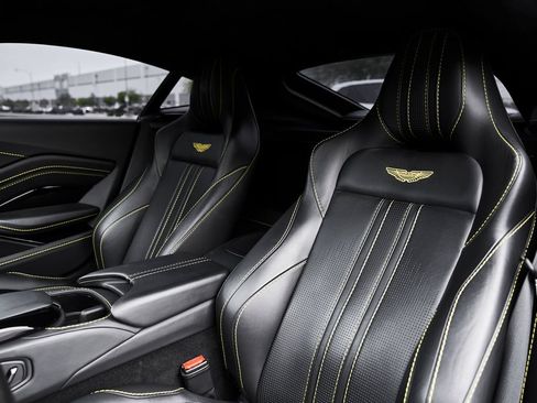 Used 2023 Aston Martin V8 Vantage Coupe RWD image 35