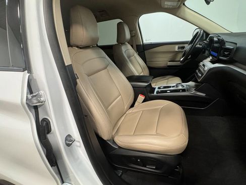 Used 2023 Ford Explorer XLT w/ Equipment Group 202A image 13