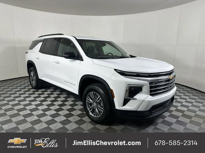 Used 2025 Chevrolet Traverse LT