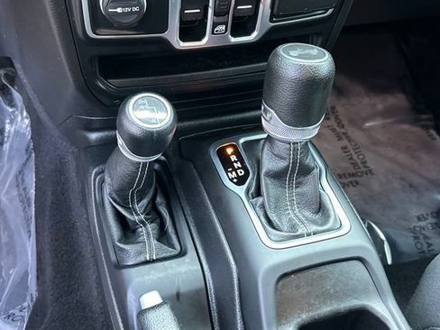 Used 2020 Jeep Wrangler Unlimited Sahara AWD/4WD image 4