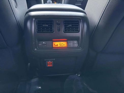 Used 2018 Nissan Pathfinder SV image 24