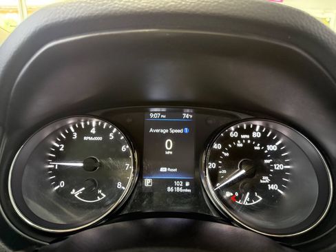 Used 2019 Nissan Rogue SV AWD/4WD image 18