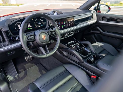 Certified 2025 Porsche Cayenne E-Hybrid AWD/4WD image 4
