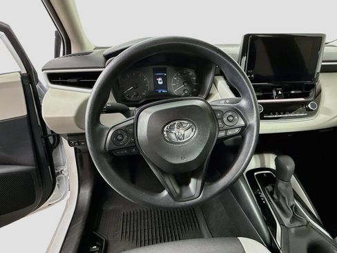 Used 2025 Toyota Corolla LE FWD image 11