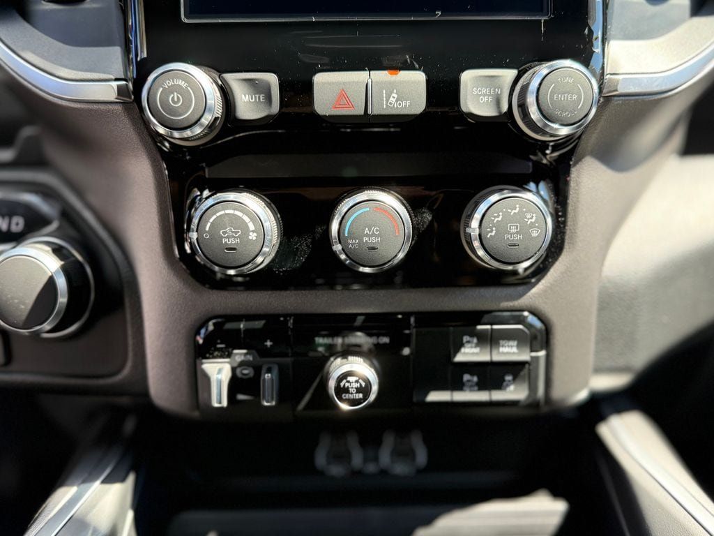 New 2026 RAM 1500 Express AWD/4WD image 26