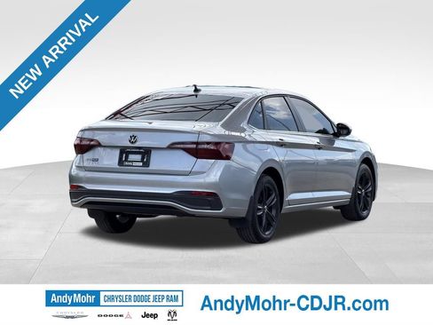 Used 2023 Volkswagen Jetta SE w/ Panoramic Sunroof Package FWD image 7