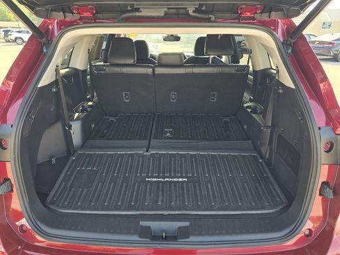 Used 2023 Toyota Highlander XLE FWD image 26