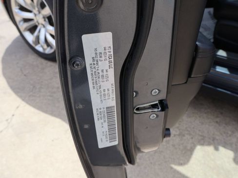 Used 2016 Chrysler 300 Limited RWD image 12