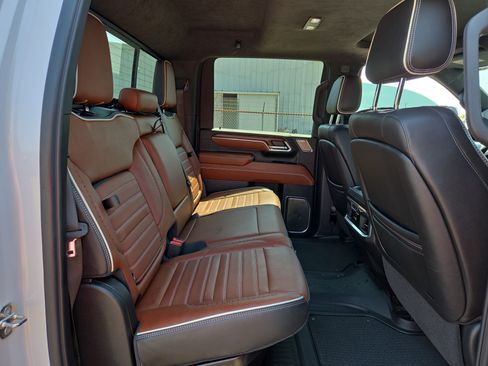 Used 2024 GMC Sierra 2500 Denali Ultimate AWD/4WD image 16