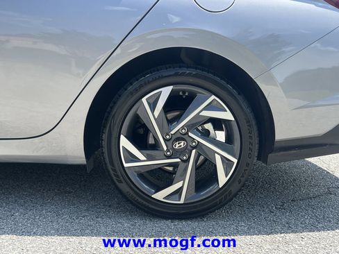 Used 2025 Hyundai Elantra SEL FWD image 28