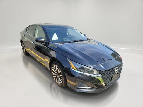 Used 2025 Nissan Altima 2.5 SV FWD image 2