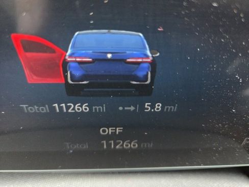 Used 2024 BMW 530i xDrive w/ Executive Package image 17