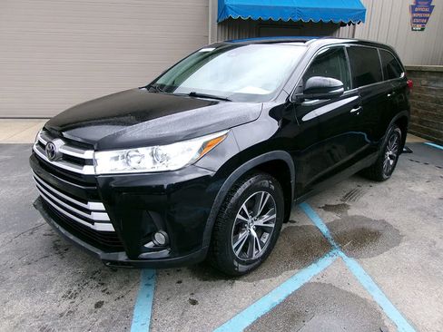 Used 2019 Toyota Highlander Plus AWD/4WD image 1