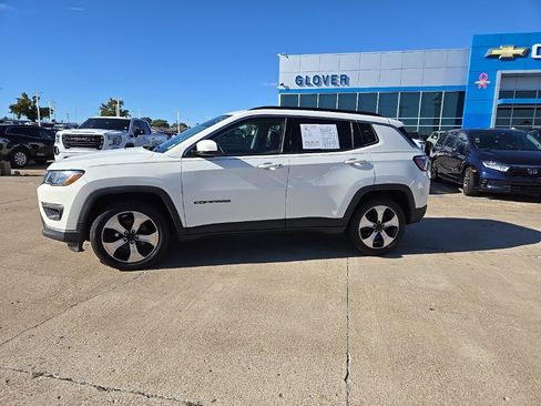 Used 2018 Jeep Compass Latitude image 2