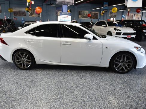 Used 2016 Lexus IS 300 F Sport image 4