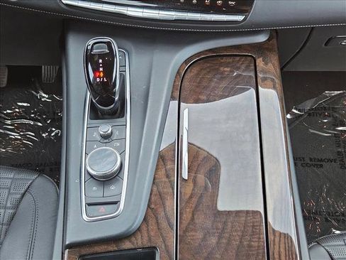 Used 2021 Cadillac Escalade ESV Premium Luxury Platinum image 12