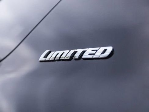 Used 2018 Toyota 4Runner Limited AWD/4WD image 18