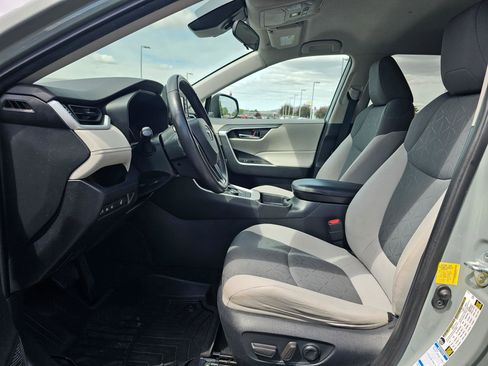 Used 2021 Toyota RAV4 XLE w/ XLE Grade Weather Package AWD/4WD image 19