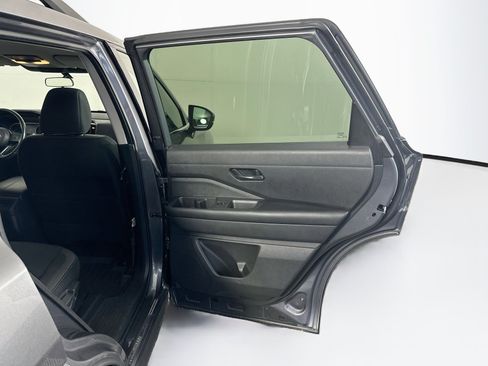 Used 2023 Nissan Pathfinder SV AWD/4WD image 32