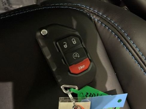 Used 2025 Jeep Wrangler Unlimited Rubicon 4xe image 41