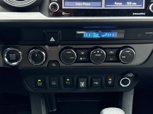 Used 2022 Toyota Tacoma TRD Off-Road image 5