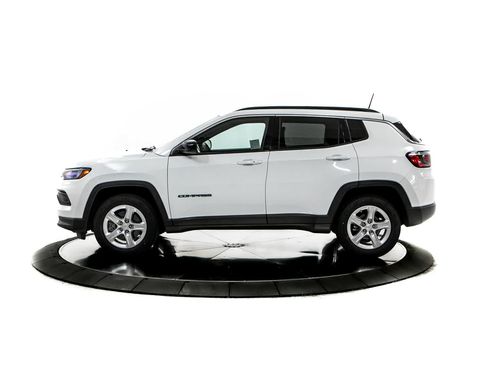 Used 2023 Jeep Compass Latitude AWD/4WD image 2