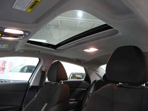 Used 2025 Hyundai Elantra SEL image 33