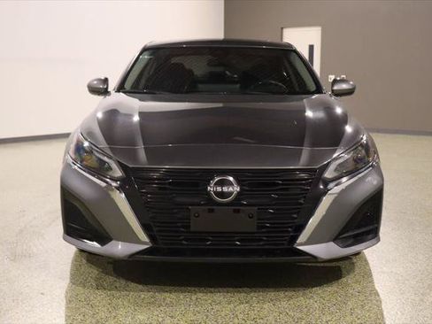 Used 2023 Nissan Altima 2.5 SV w/ SV Premium Package FWD image 2