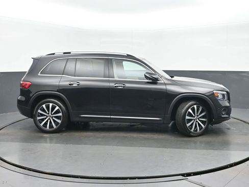 Used 2020 Mercedes-Benz GLB 250 4MATIC w/ Premium Package image 2