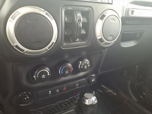 Used 2017 Jeep Wrangler Unlimited Sahara image 14