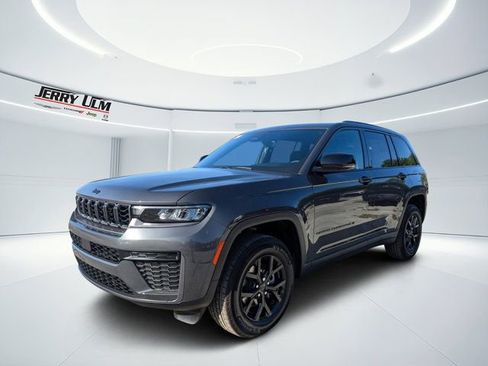 New 2026 Jeep Grand Cherokee Altitude RWD image 7