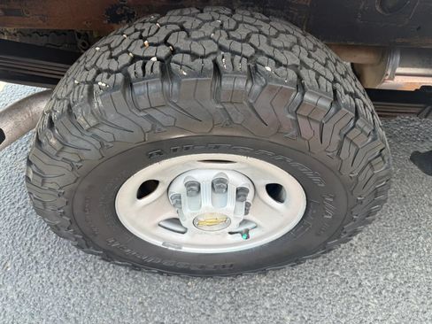 Used 2002 Chevrolet Silverado 2500 4x4 Regular Cab image 18