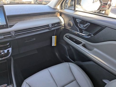 New 2026 Lincoln Corsair Reserve FWD image 17